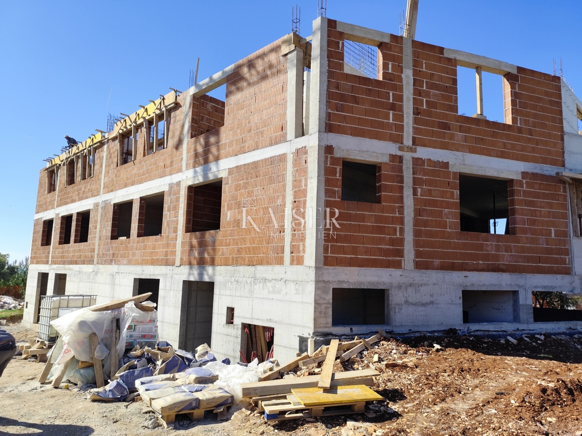 Istria, Parenzo - moderno edificio nuovo vicino alla spiaggia