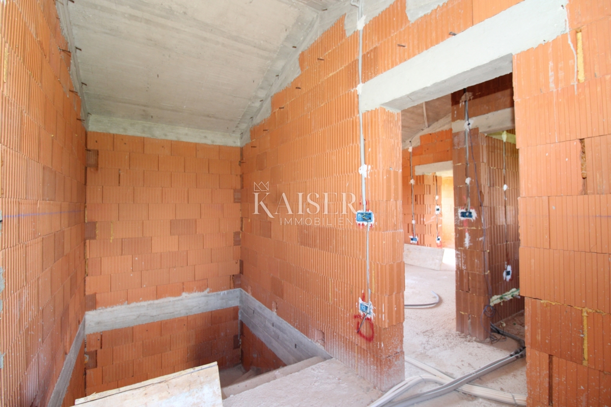 Istria, Pola - moderna casa bifamiliare di 170m2 con piscina 