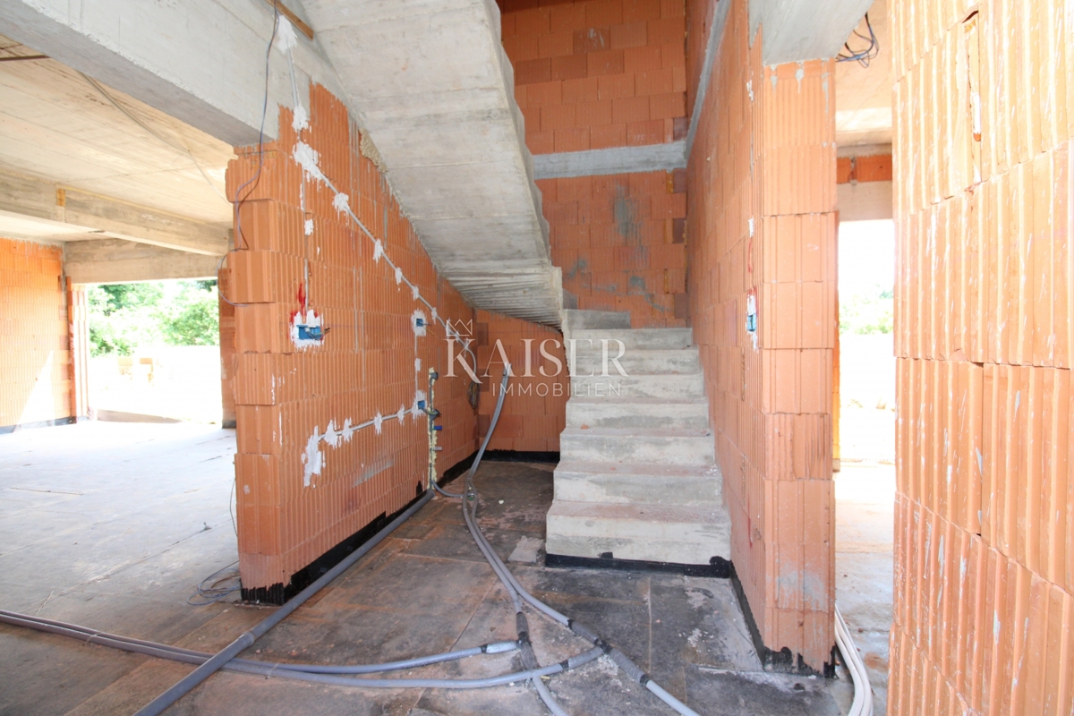 Istria, Pola - moderna casa bifamiliare di 170m2 con piscina 