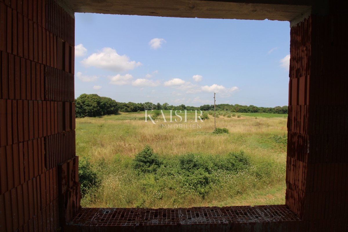 Istria, Pola - moderna casa bifamiliare di 170m2 con piscina 