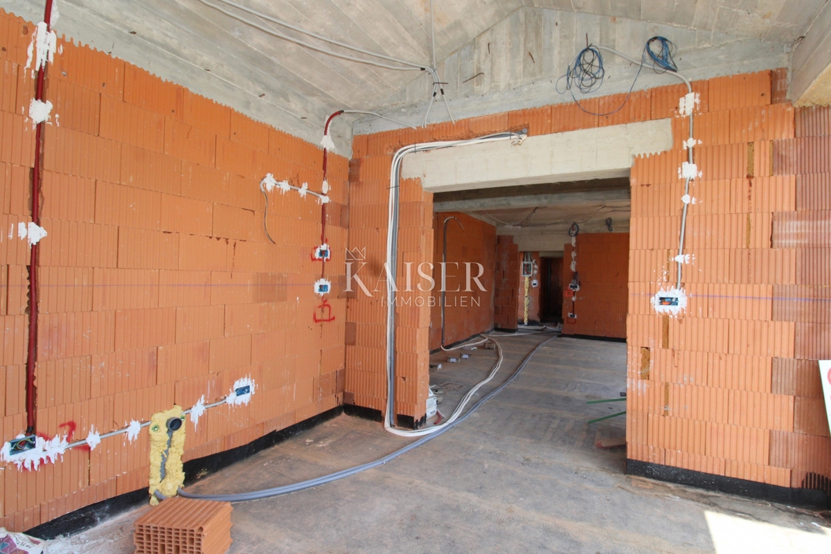 Istria, Pola - moderna casa bifamiliare di 170m2 con piscina 