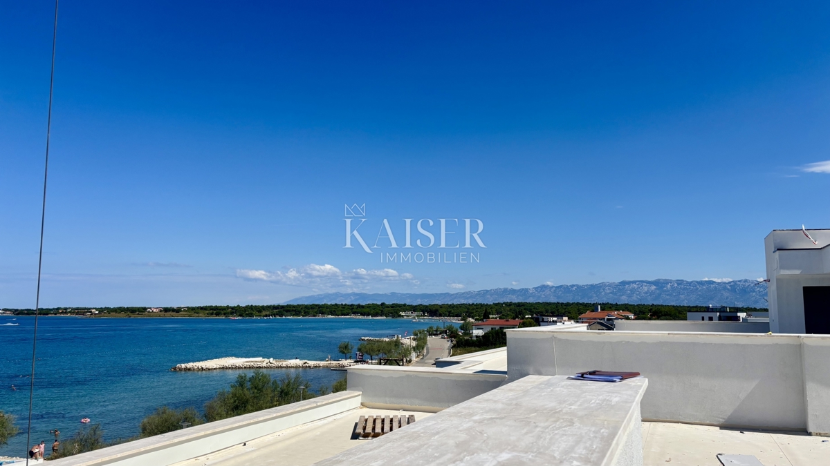 Zara – Zaton | Elegante appartamento con ampia terrazza – prima fila al mare