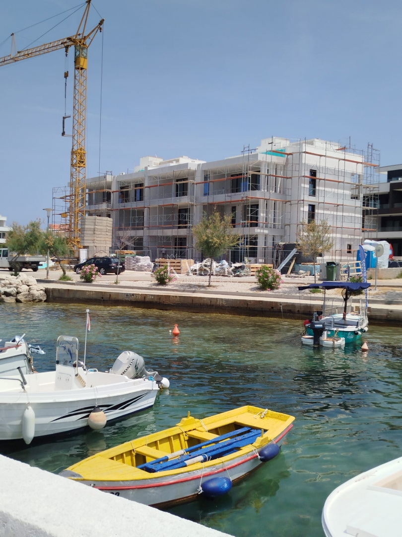 Zara – Zaton | Elegante appartamento con ampia terrazza – prima fila al mare