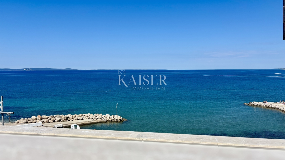 Zara – Zaton | Elegante appartamento con ampia terrazza – prima fila al mare