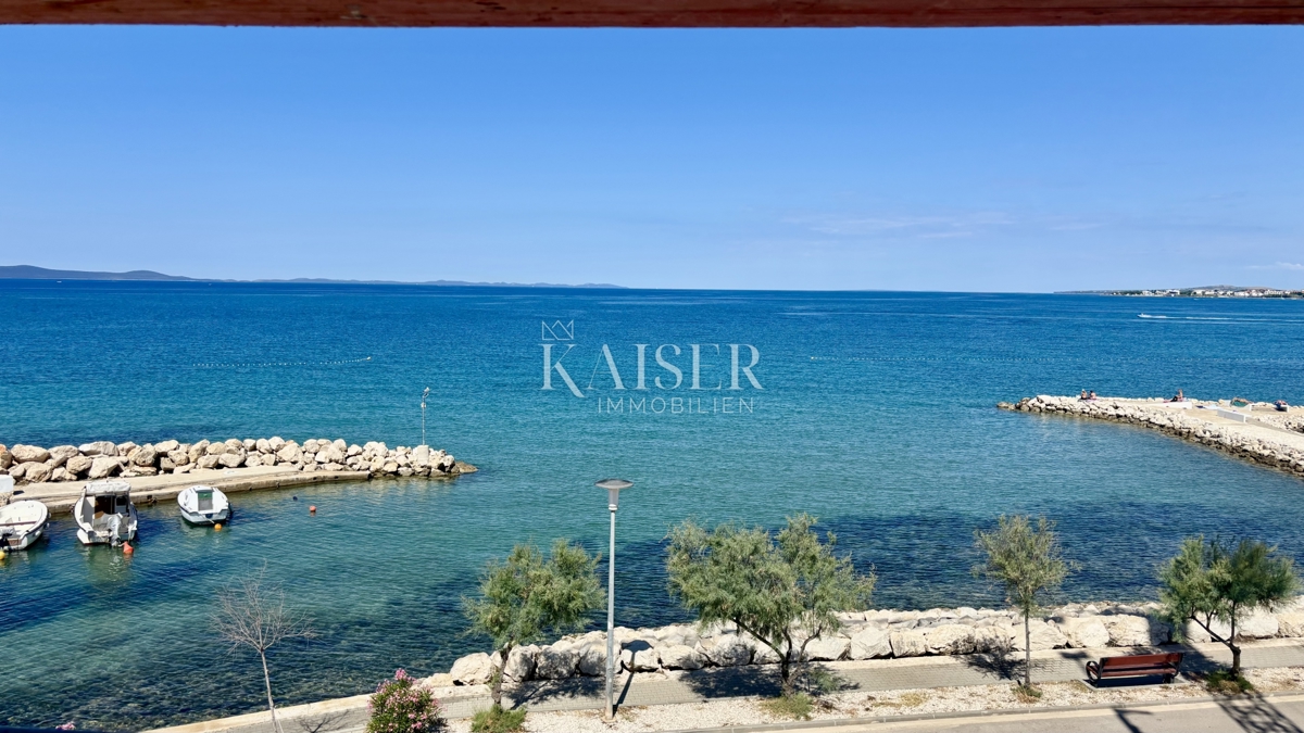 Zara – Zaton | Elegante appartamento con ampia terrazza – prima fila al mare