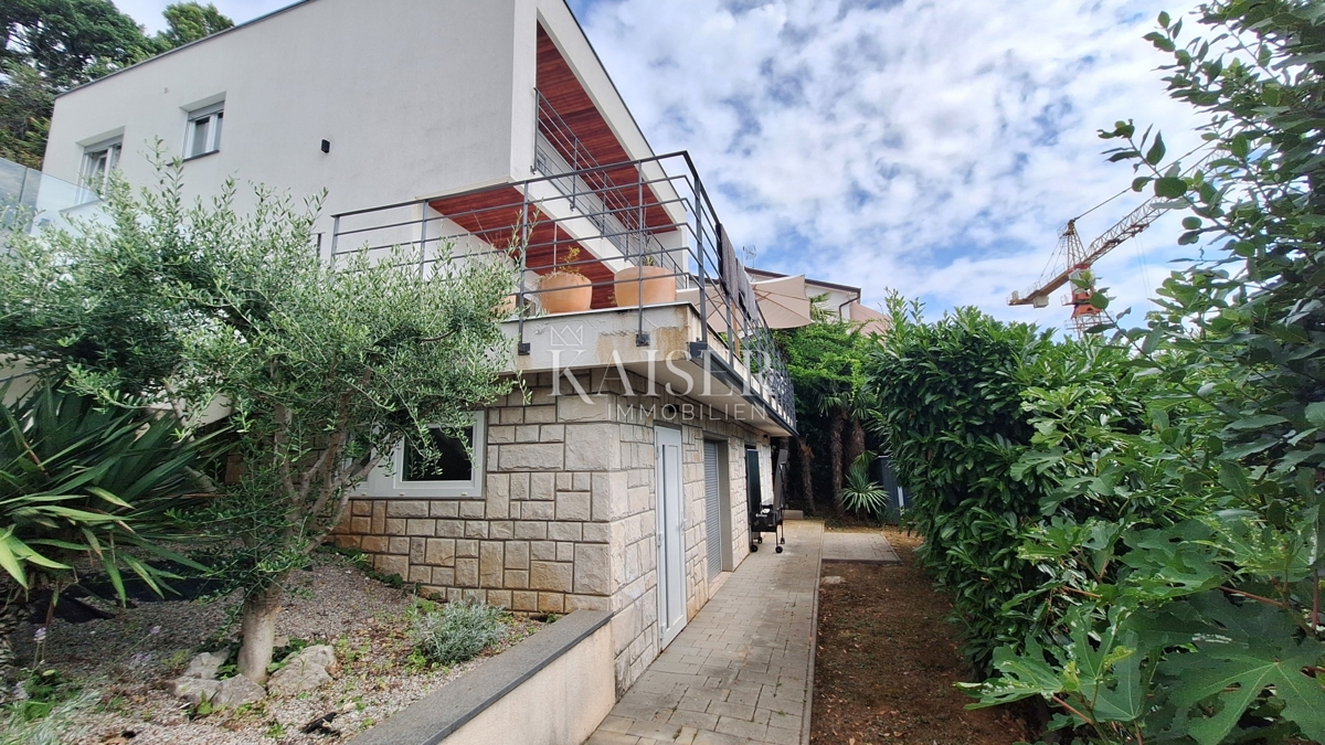 Abbazia, bella casa di famiglia con piscina in una buona posizione