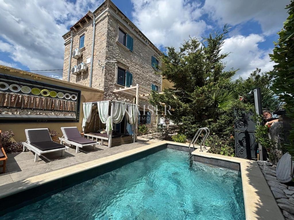 Istria, Marčana - villa tradizionale in pietra con piscina