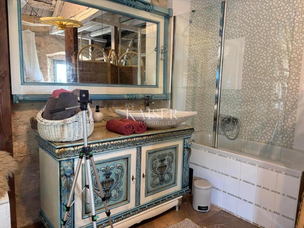 Istria, Marčana - villa tradizionale in pietra con piscina