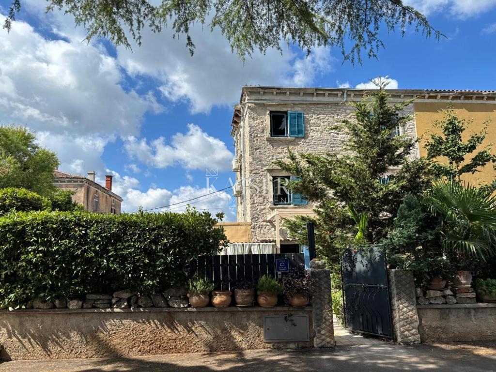 Istria, Marčana - villa tradizionale in pietra con piscina