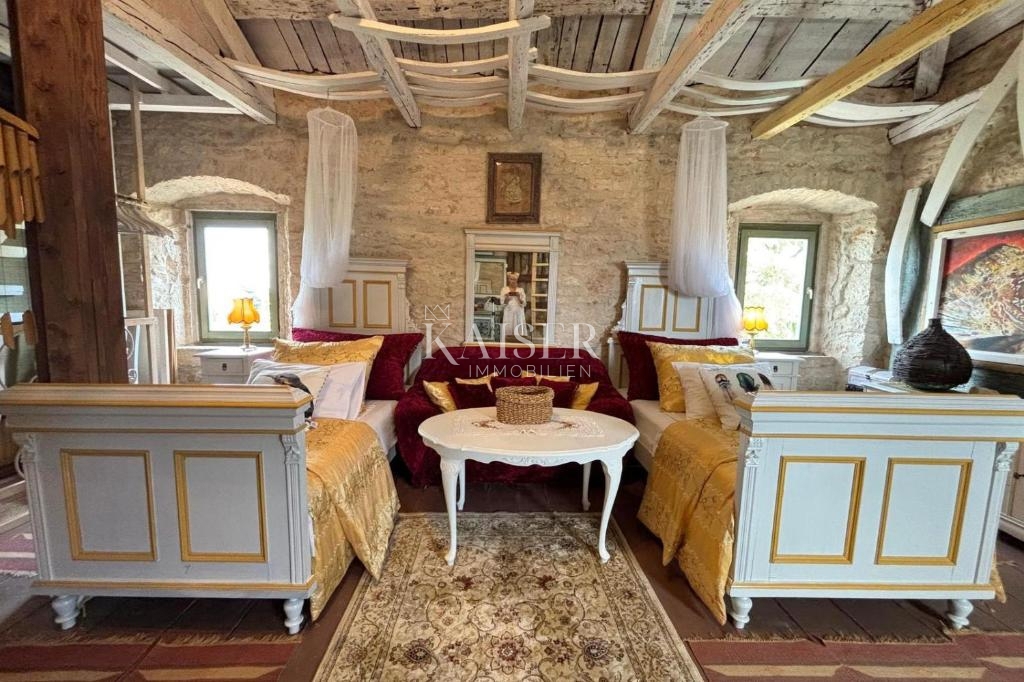 Istria, Marčana - villa tradizionale in pietra con piscina