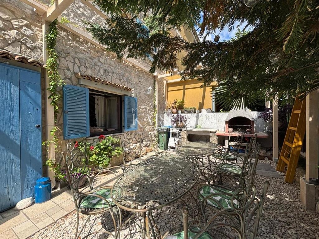 Istria, Marčana - villa tradizionale in pietra con piscina