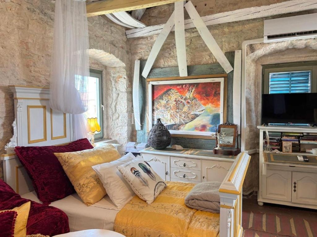 Istria, Marčana - villa tradizionale in pietra con piscina