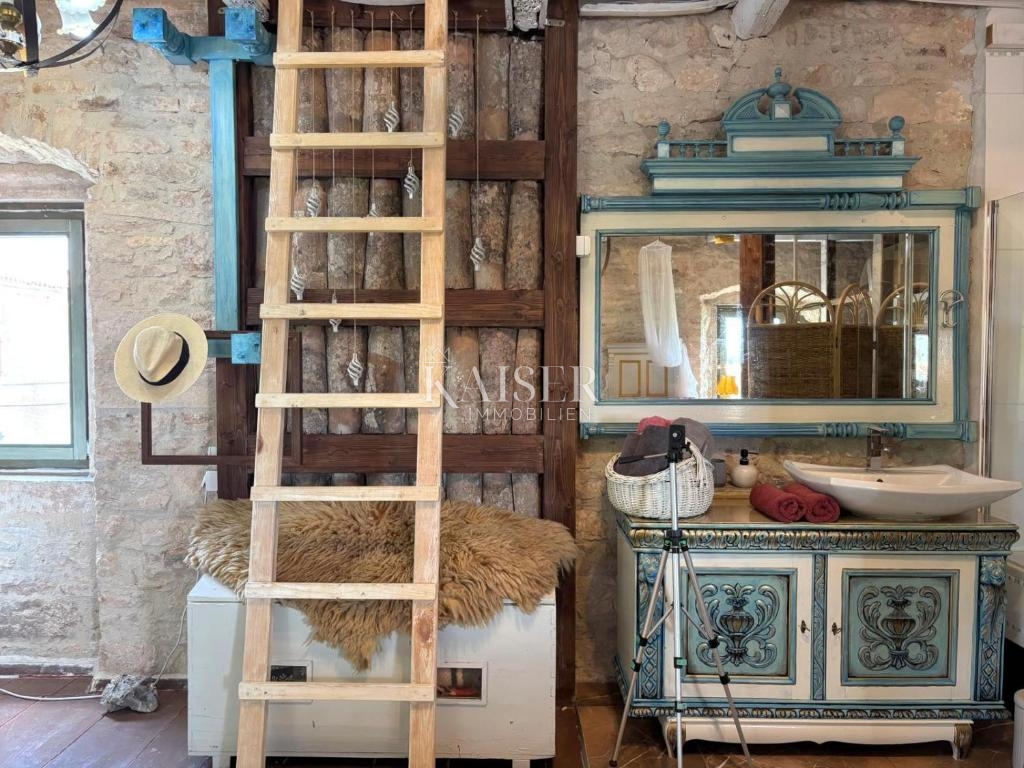 Istria, Marčana - villa tradizionale in pietra con piscina