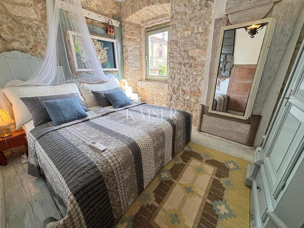 Istria, Marčana - villa tradizionale in pietra con piscina