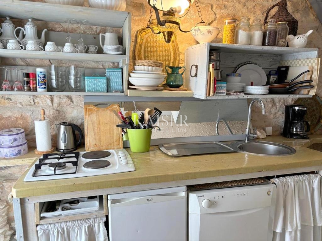 Istria, Marčana - villa tradizionale in pietra con piscina