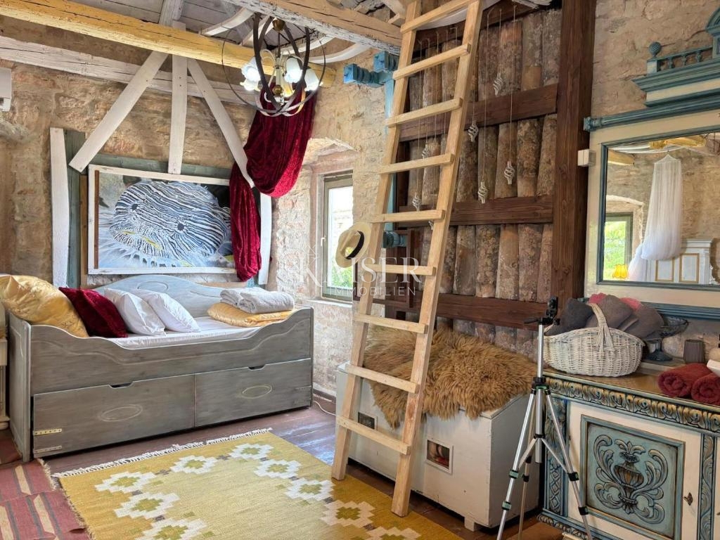 Istria, Marčana - villa tradizionale in pietra con piscina