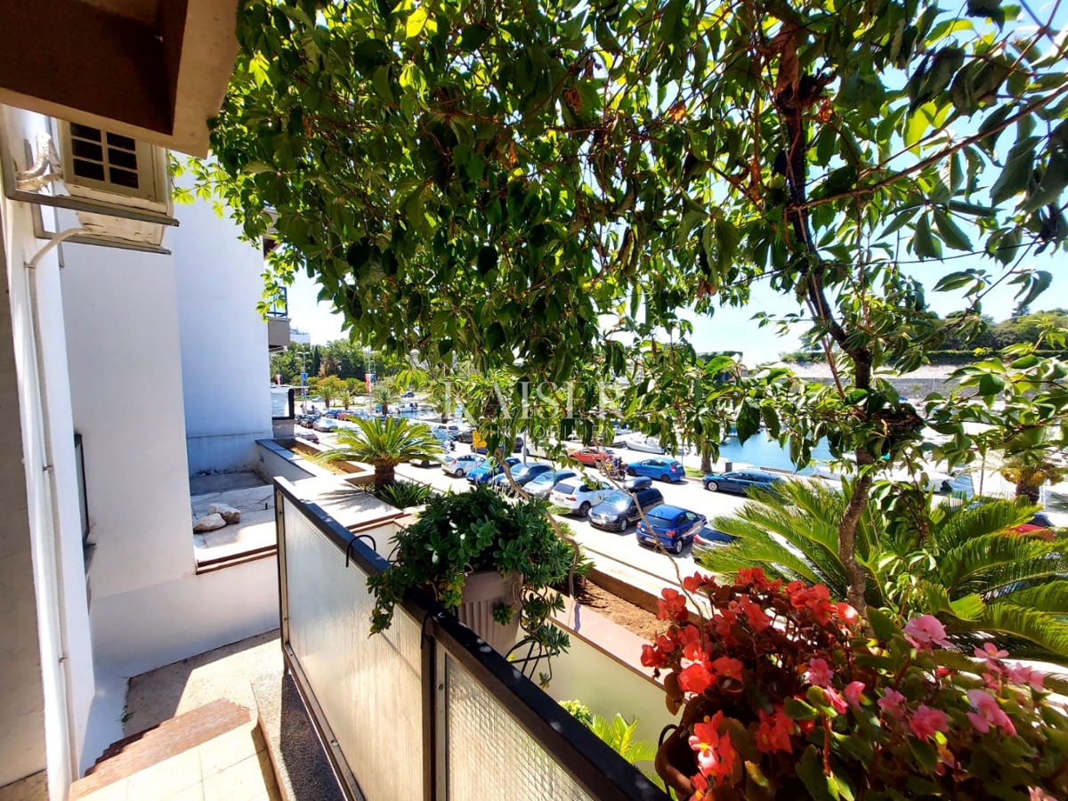 Zara, prima fila al mare - appartamento con quattro camere da letto con vista sulla baia di Jazine