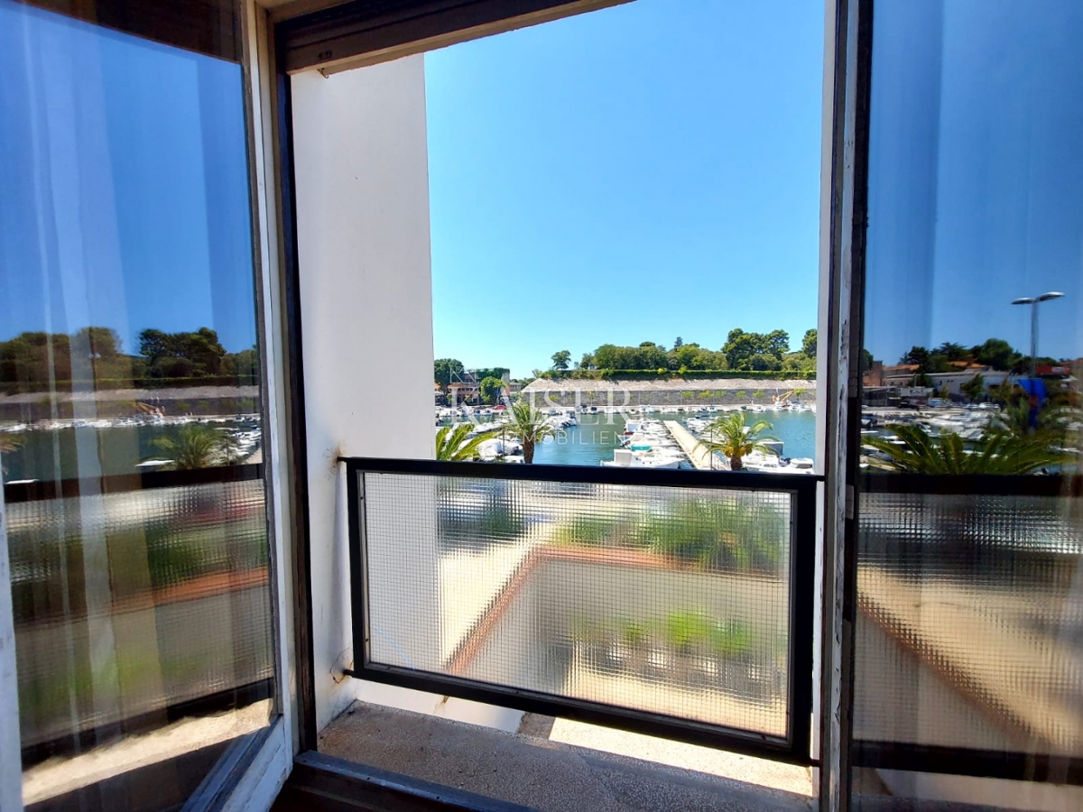 Zara, prima fila al mare - appartamento con quattro camere da letto con vista sulla baia di Jazine