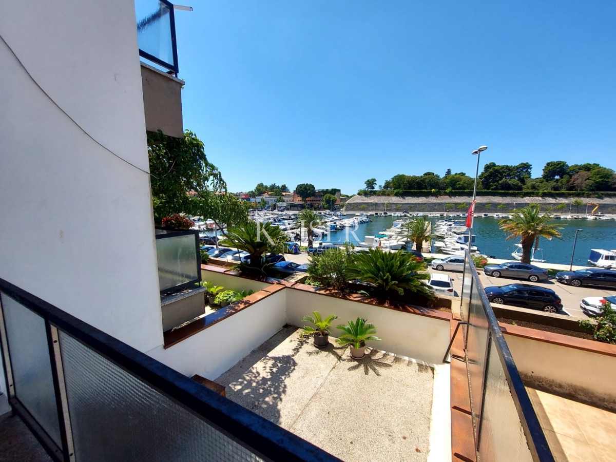 Zara, prima fila al mare - appartamento con quattro camere da letto con vista sulla baia di Jazine