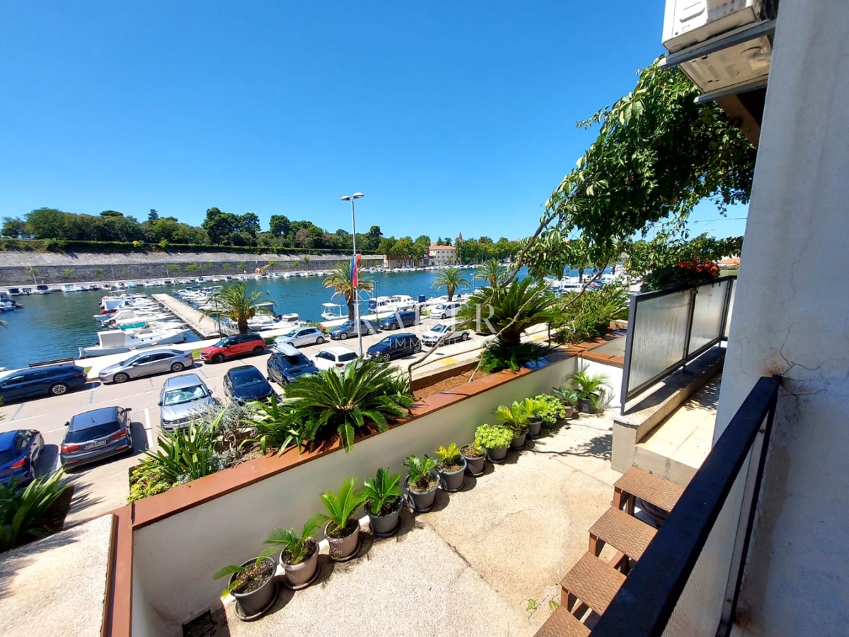 Zara, prima fila al mare - appartamento con quattro camere da letto con vista sulla baia di Jazine
