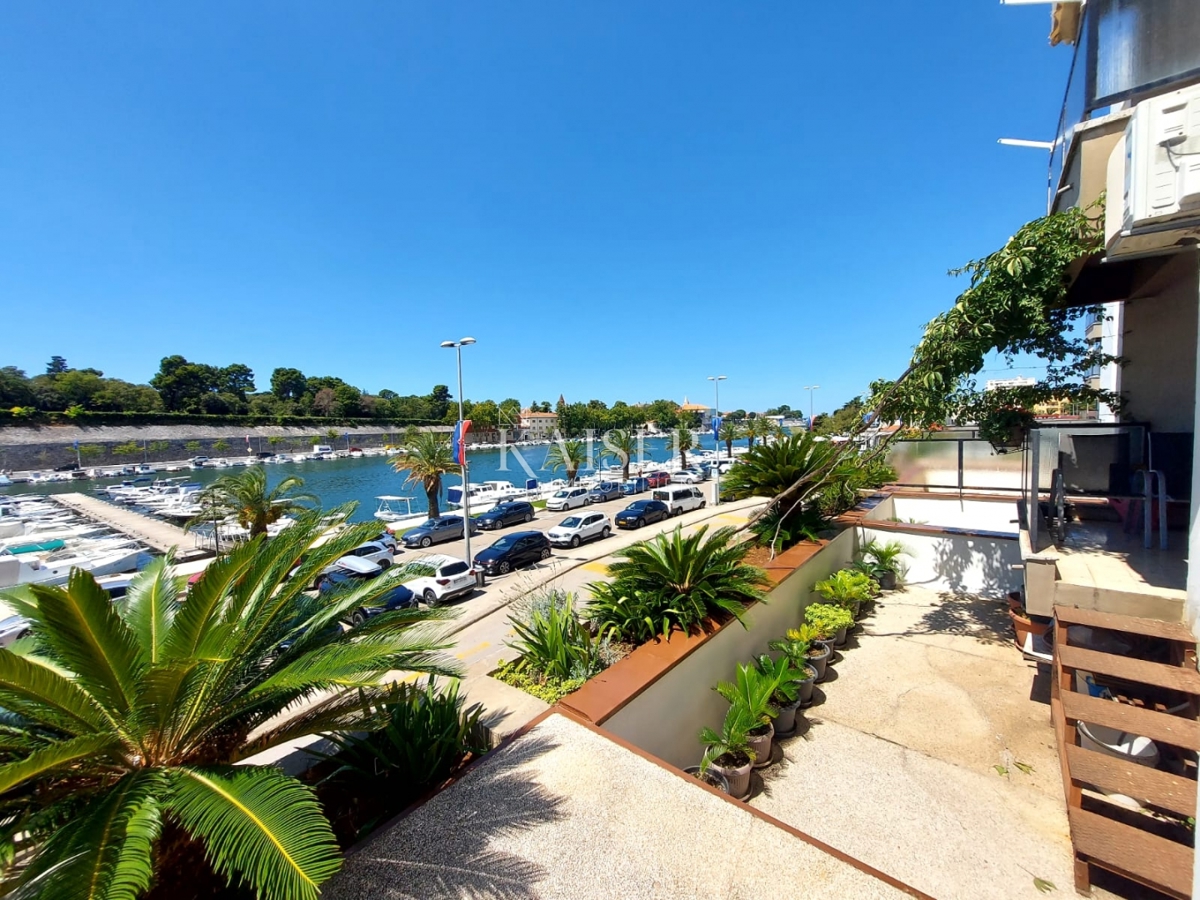 Zara, prima fila al mare - appartamento con quattro camere da letto con vista sulla baia di Jazine