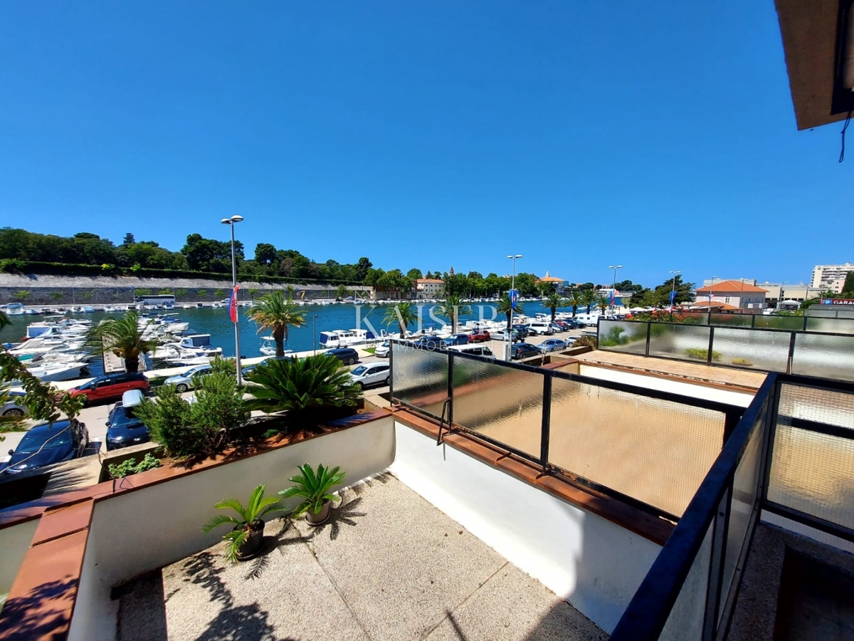 Zara, prima fila al mare - appartamento con quattro camere da letto con vista sulla baia di Jazine
