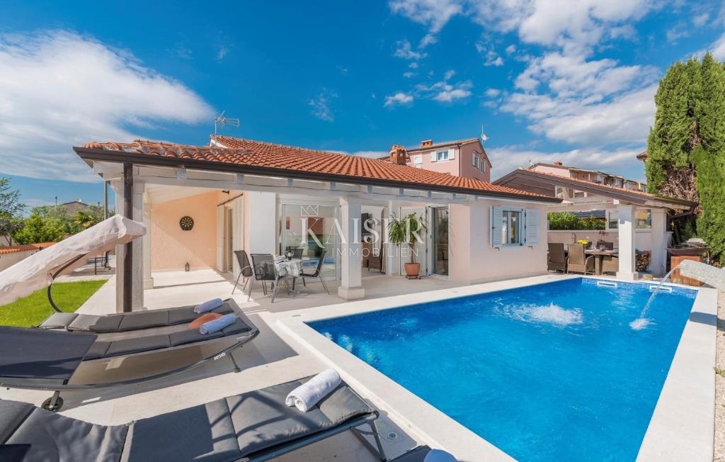 Istria - Parenzo, moderna casa a un piano con piscina