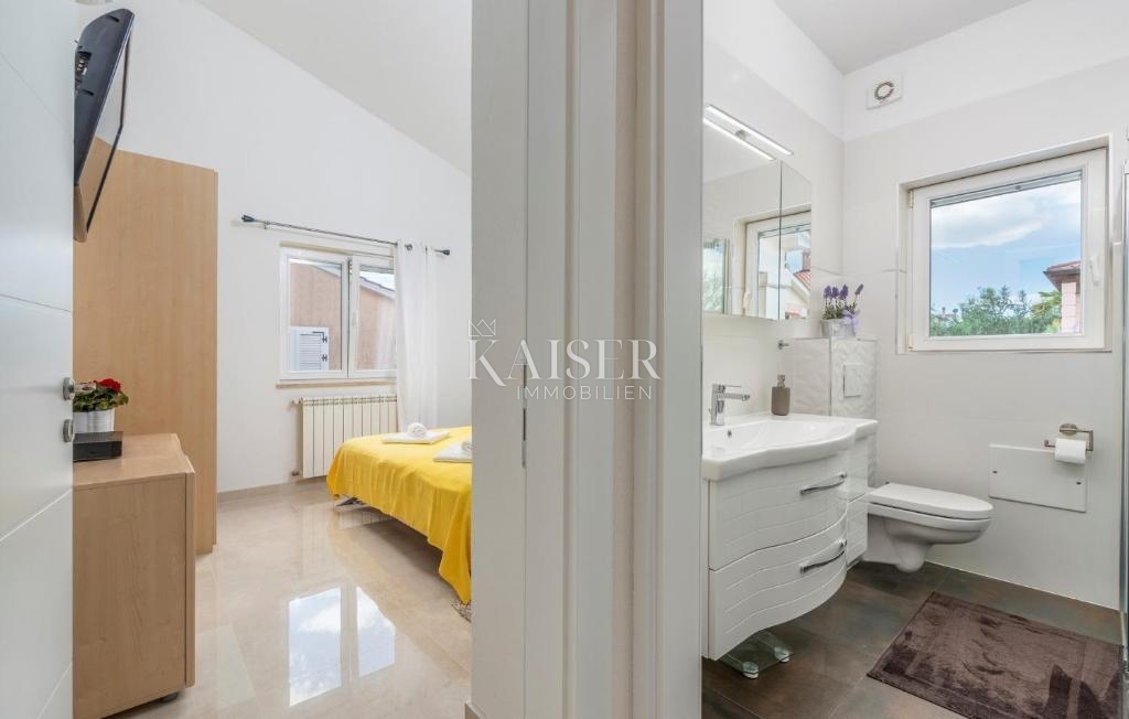 Istria - Parenzo, moderna casa a un piano con piscina