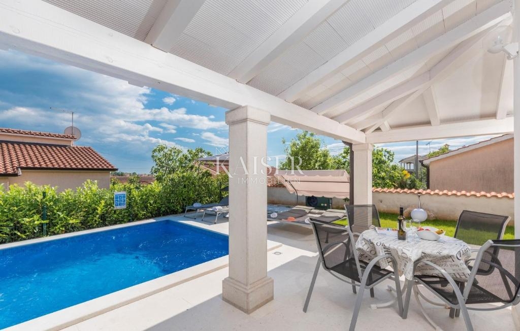 Istria - Parenzo, moderna casa a un piano con piscina