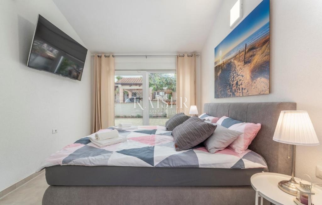 Istria - Parenzo, moderna casa a un piano con piscina