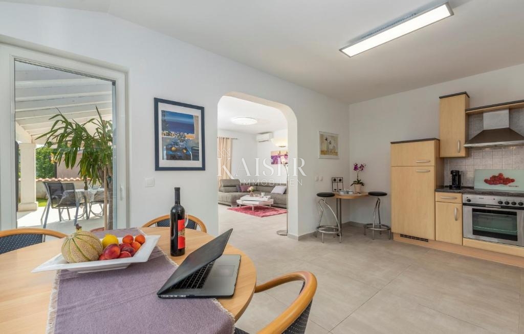 Istria - Parenzo, moderna casa a un piano con piscina