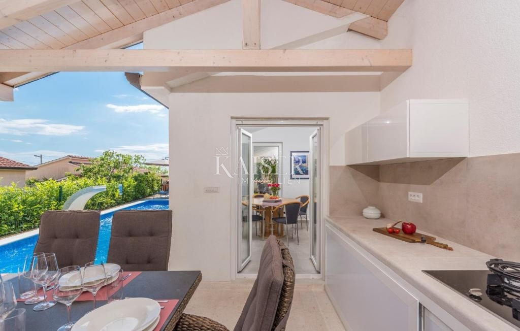 Istria - Parenzo, moderna casa a un piano con piscina