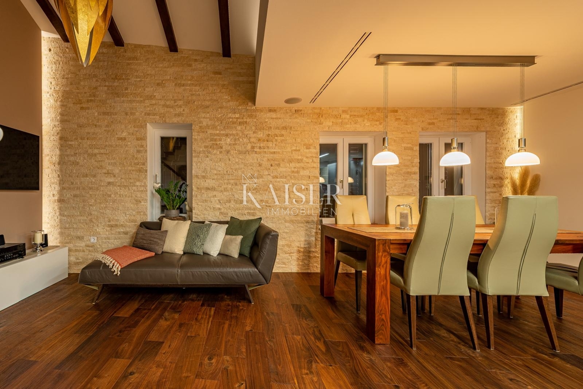 Zara, Poluotok, appartamento duplex in cima a un edificio storico con terrazza panoramica immersa nella vegetazione di platani secolari