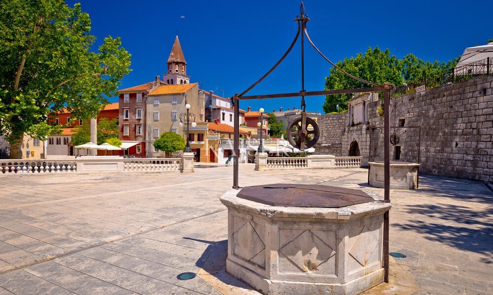 Zara, Poluotok, appartamento duplex in cima a un edificio storico con terrazza panoramica immersa nella vegetazione di platani secolari