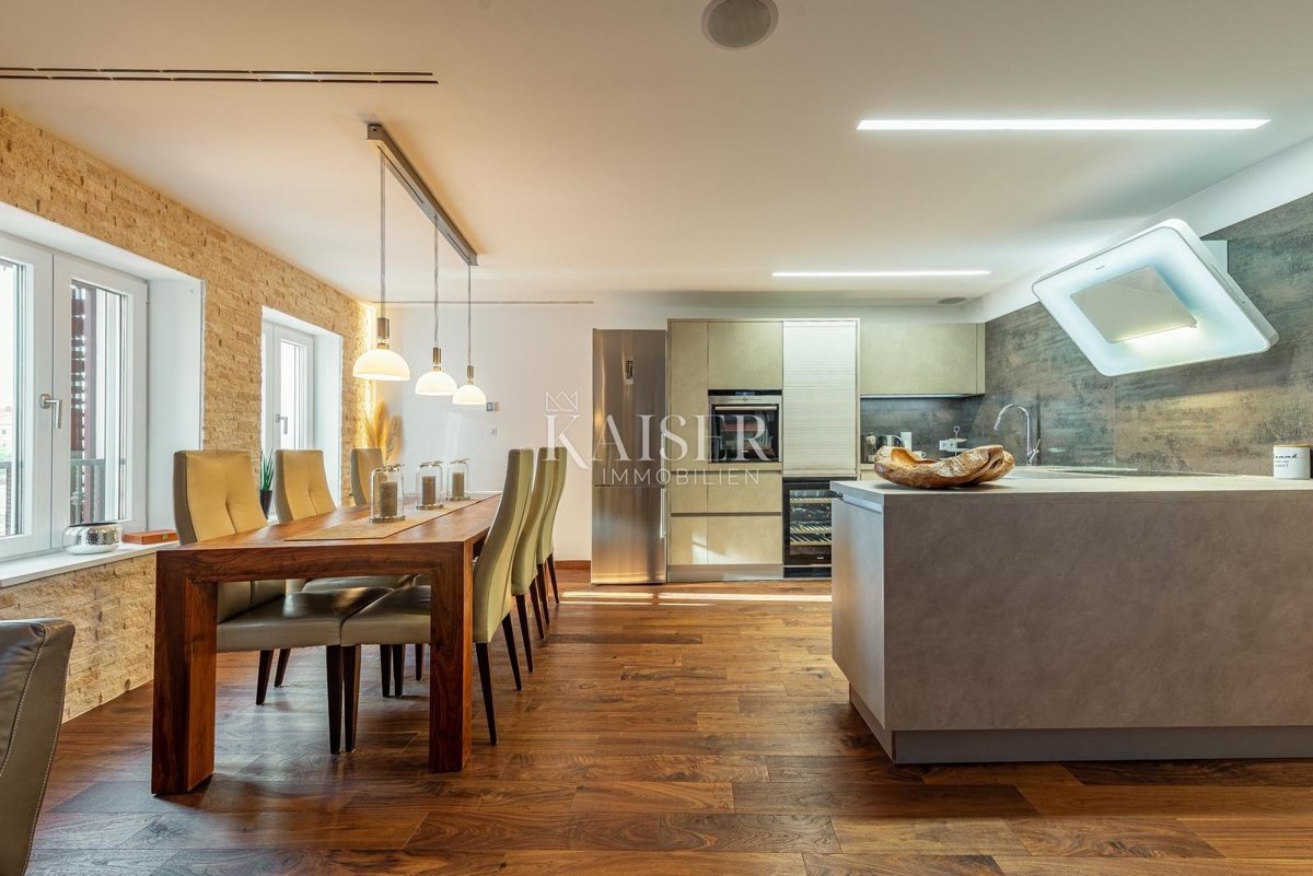 Zara, Poluotok, appartamento duplex in cima a un edificio storico con terrazza panoramica immersa nella vegetazione di platani secolari