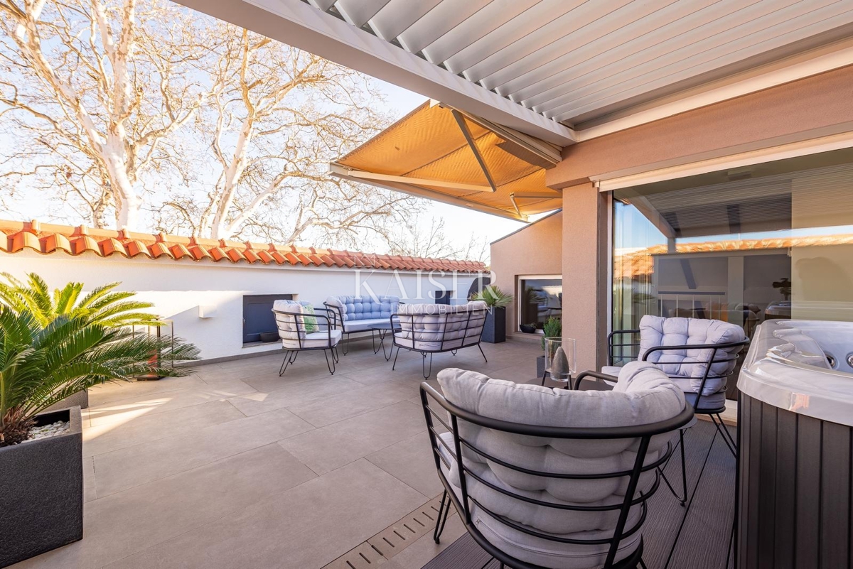 Zara, Poluotok, appartamento duplex in cima a un edificio storico con terrazza panoramica immersa nella vegetazione di platani secolari