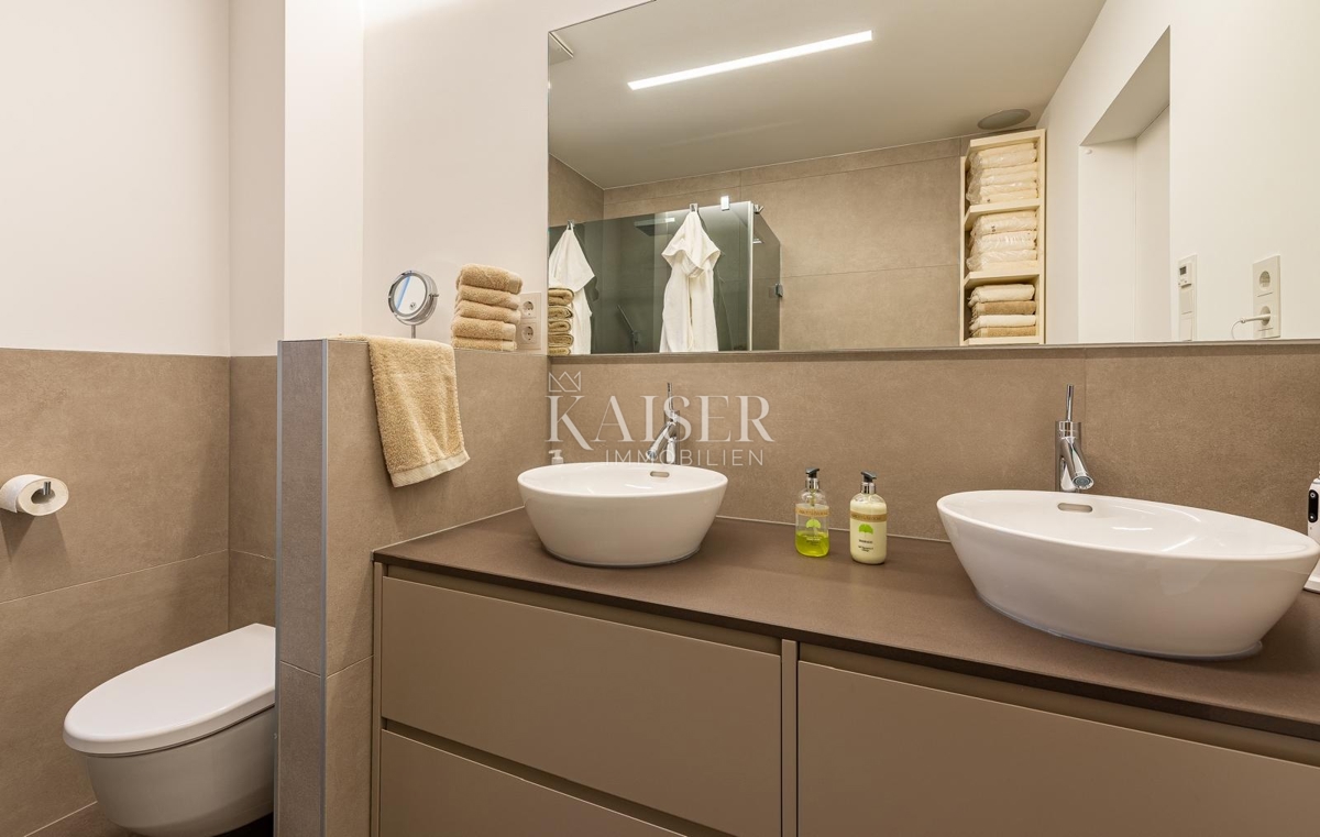 Zara, Poluotok, appartamento duplex in cima a un edificio storico con terrazza panoramica immersa nella vegetazione di platani secolari