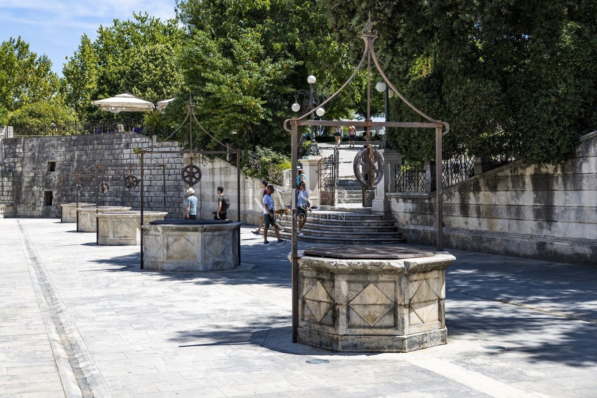 Zara, Poluotok, appartamento duplex in cima a un edificio storico con terrazza panoramica immersa nella vegetazione di platani secolari