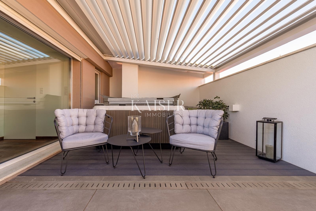 Zara, Poluotok, appartamento duplex in cima a un edificio storico con terrazza panoramica immersa nella vegetazione di platani secolari