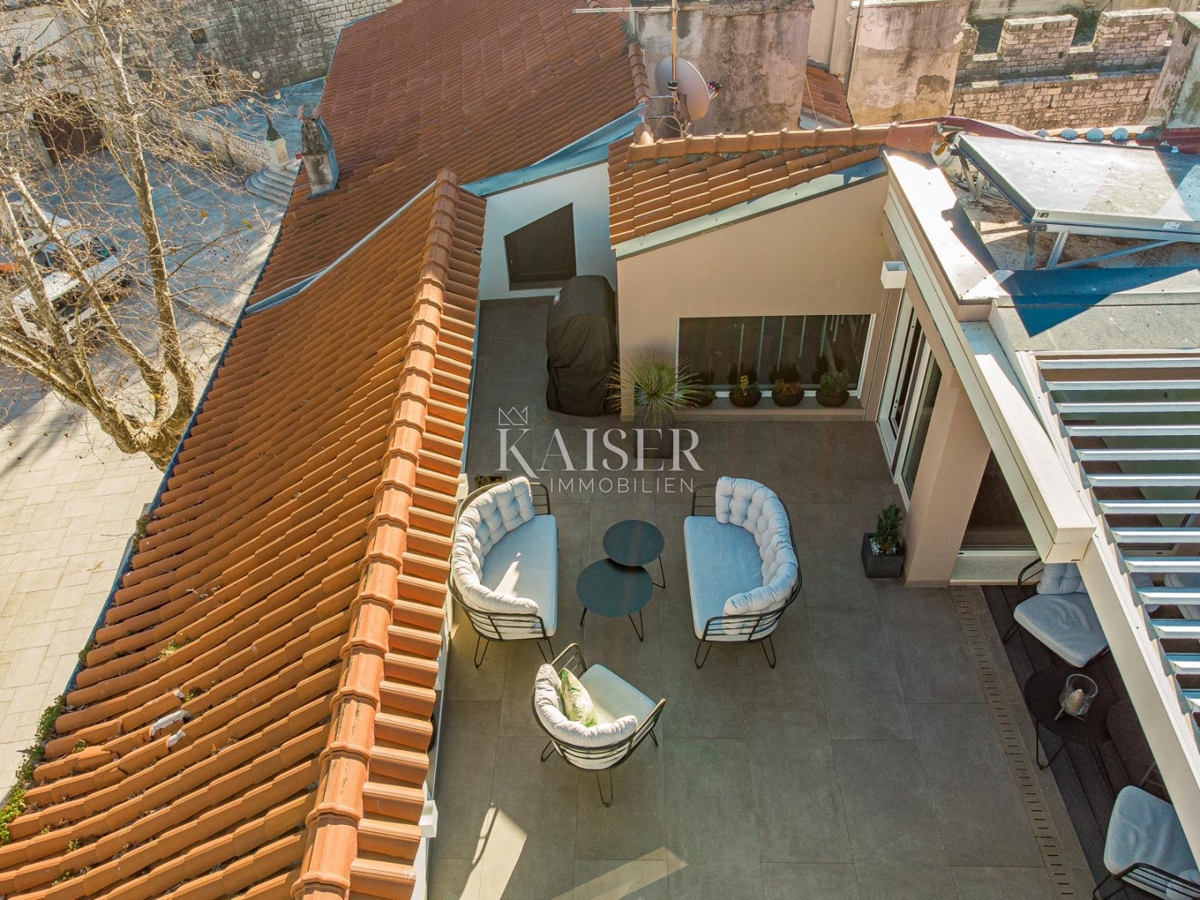 Zara, Poluotok, appartamento duplex in cima a un edificio storico con terrazza panoramica immersa nella vegetazione di platani secolari