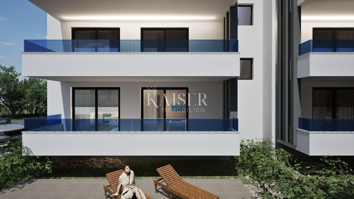 Zara, Sukošan - appartamento con due camere da letto, ampio giardino, a 200 m dalla spiaggia