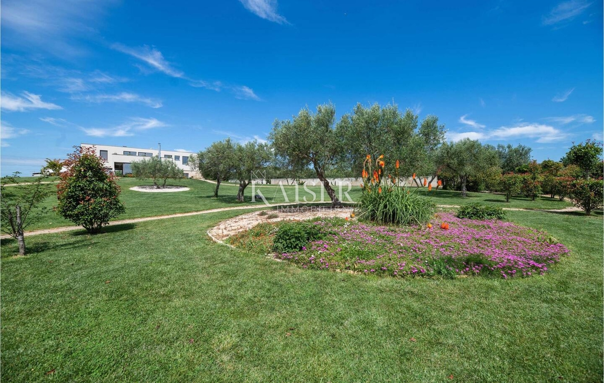 Istria, Umago, villa di lusso 420 m2 con piscina e vista mare