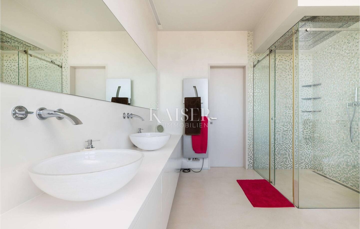 Istria, Umago, villa di lusso 420 m2 con piscina e vista mare