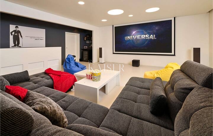 Istria, Umago, villa di lusso 420 m2 con piscina e vista mare