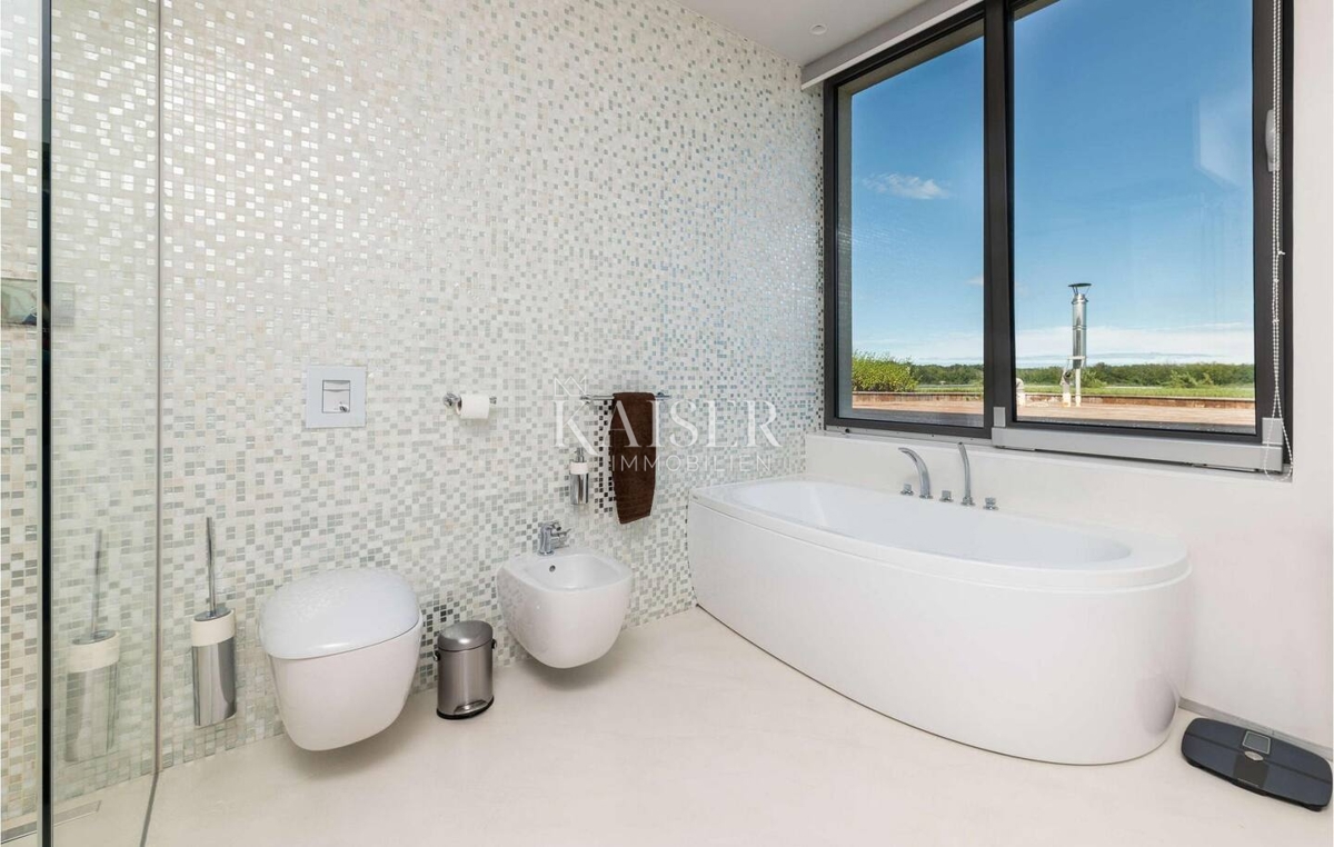 Istria, Umago, villa di lusso 420 m2 con piscina e vista mare