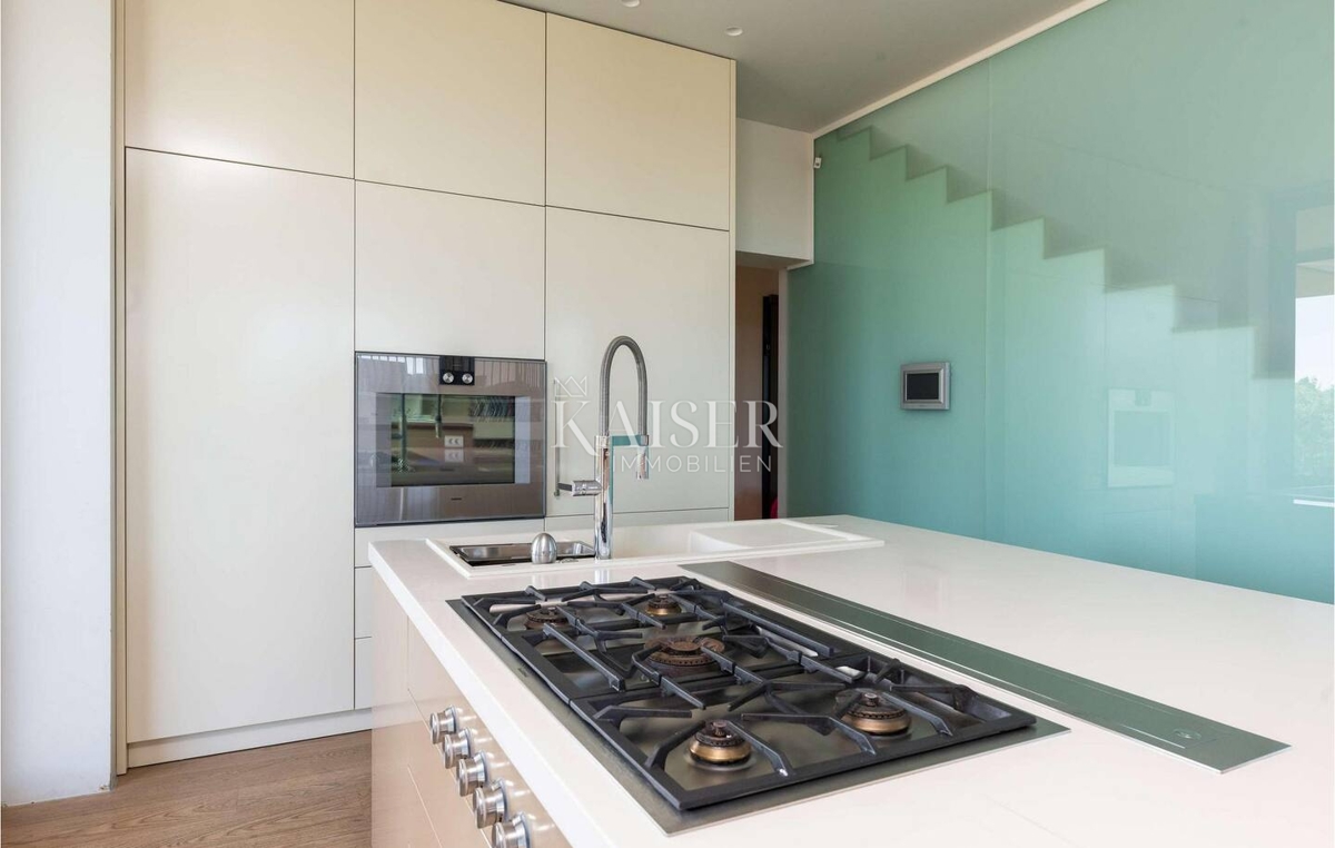 Istria, Umago, villa di lusso 420 m2 con piscina e vista mare