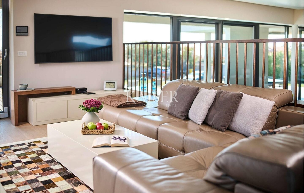 Istria, Umago, villa di lusso 420 m2 con piscina e vista mare