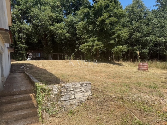 Žminj - casa familiare su un terreno di 6.454 m2