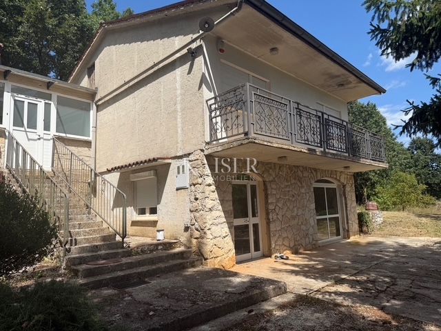 Žminj - casa familiare su un terreno di 6.454 m2