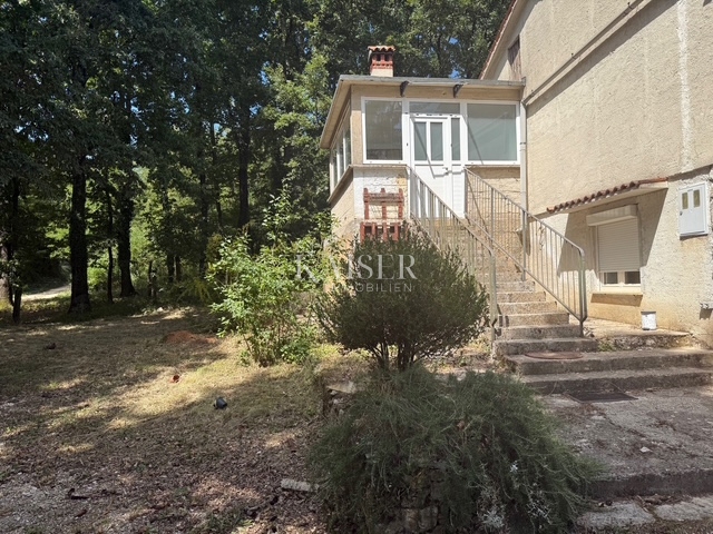 Žminj - casa familiare su un terreno di 6.454 m2